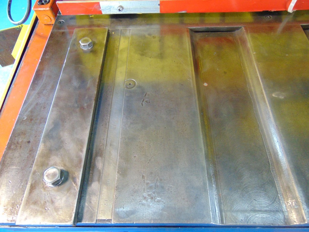 Columbia 0604L Metal Shear - 3/16" x 52" Blade, 7 Gauge - Heavy-Duty Industrial Cutting Machine
