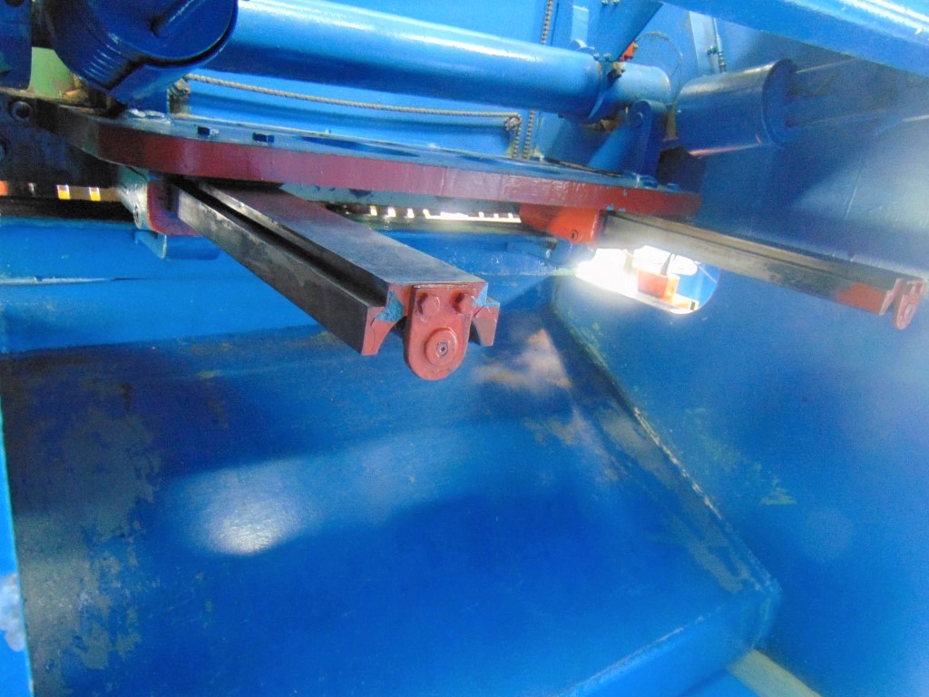 Columbia 0604L Metal Shear - 3/16" x 52" Blade, 7 Gauge - Heavy-Duty Industrial Cutting Machine