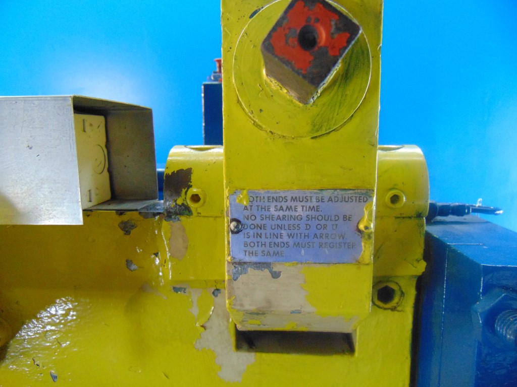 Columbia 0604L Metal Shear - 3/16" x 52" Blade, 7 Gauge - Heavy-Duty Industrial Cutting Machine