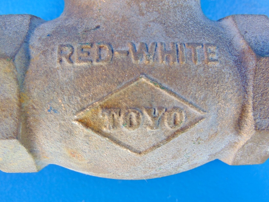 TOYO RED-WHITE VALVE FIG. NO. 206F CLASS. 125  1 1/2" 200