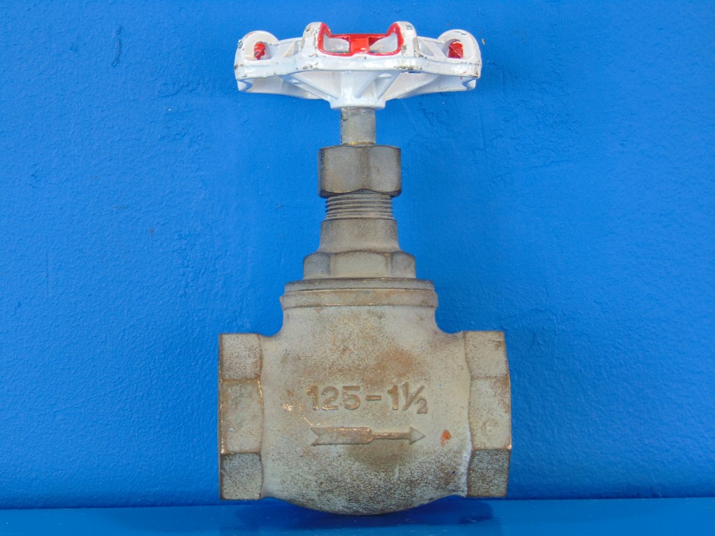 TOYO RED-WHITE VALVE FIG. NO. 206F CLASS. 125  1 1/2" 200