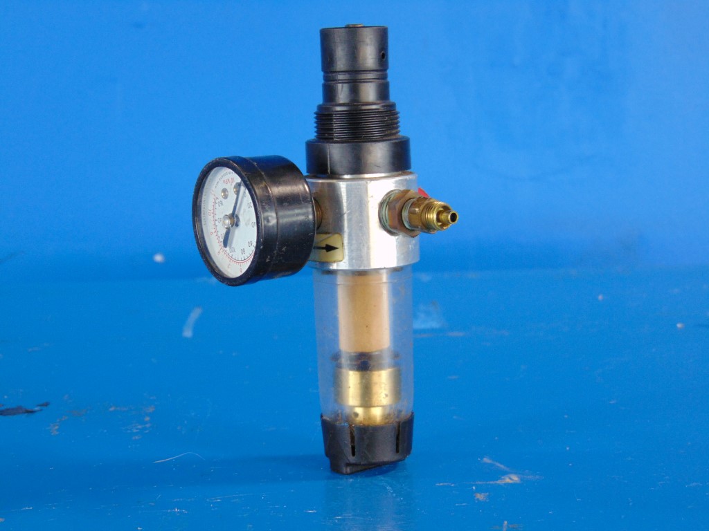 Plug-In Pressure Reducer Compressed Air  with Water Separator