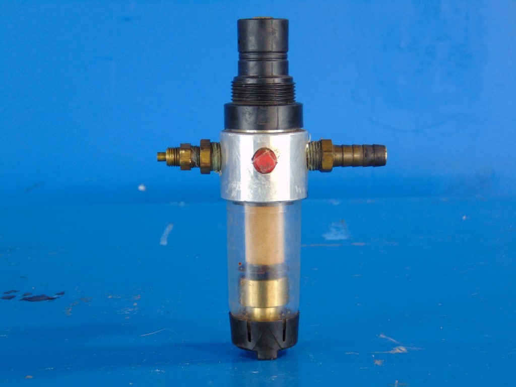 Plug-In Pressure Reducer Compressed Air  with Water Separator