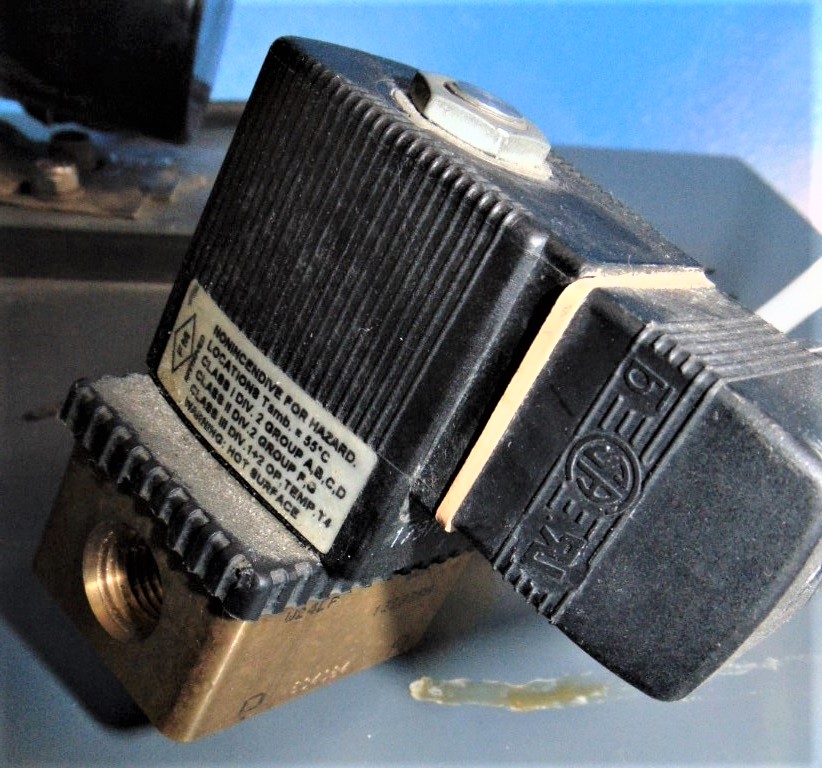 Versa-Matic E8PP6XPP9 Air Operated Double Diaphragm Pump 3/8" Inlet Port, 1/4" Outlet Port, 6.8 Max GPM, Polypropylene