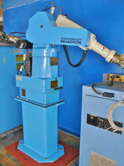 Cincinnati Milacron T3-726 Robotic Arm - Industrial Automation & Precision Control