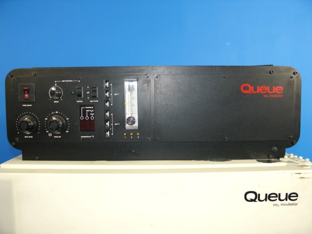 QUEUE 2110 CO2 Incubator w/ manual & Nuaire NU-1558 air pump