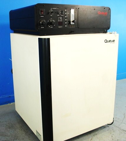 QUEUE 2110 CO2 Incubator w/ manual & Nuaire NU-1558 air pump