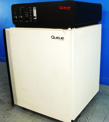 QUEUE 2110 CO2 Incubator w/ manual & Nuaire NU-1558 air pump