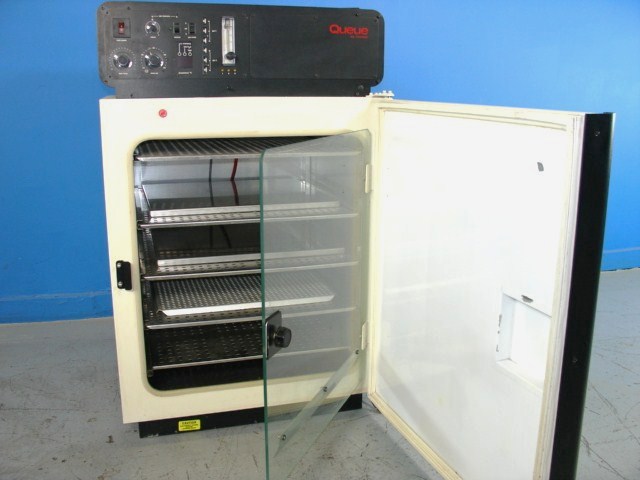 QUEUE 2110 CO2 Incubator w/ manual & Nuaire NU-1558 air pump