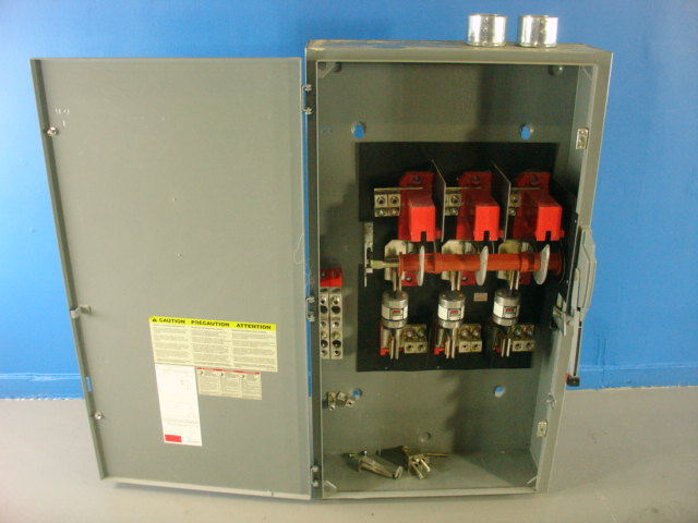 600 amp Square D FUSEABLE SAFETY SWITCH 240 VAC Type 1 Enclosure