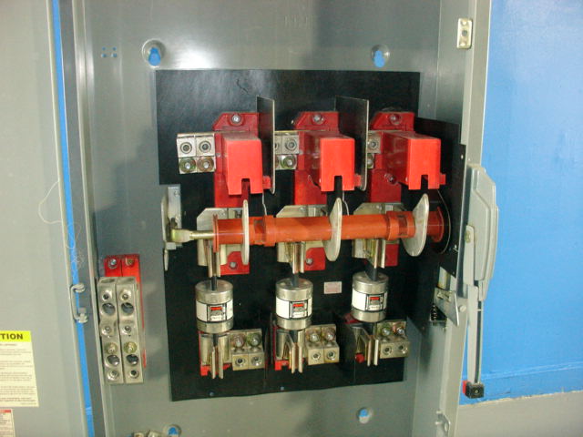 600 amp Square D FUSEABLE SAFETY SWITCH 240 VAC Type 1 Enclosure