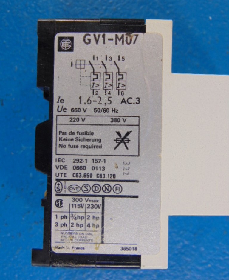 Telemecanique GV1-M07 1.6 amp - 2.5 amp Motor Circuit Breaker w/ Auxiliary Conta