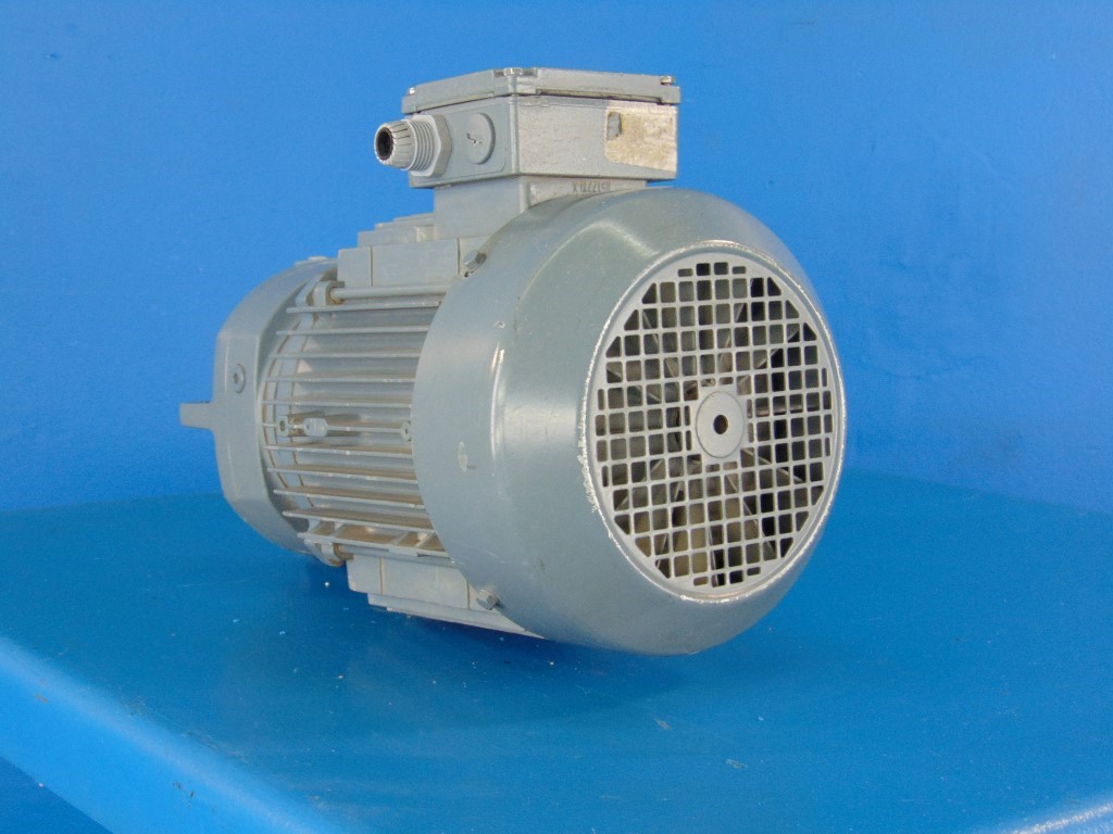 SEW-EURODRIVE GEAR MOTOR  DFT90S4 ENCL  230/400V Motor 1.1Kw 1400Rpm