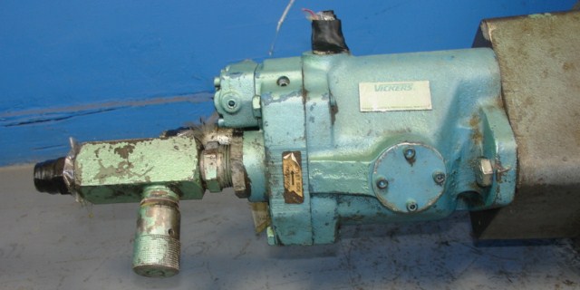 7.5hp Baldor 09E90-29 motor w/Sperry Vickers PVB10-RSY hyd pump & gear box