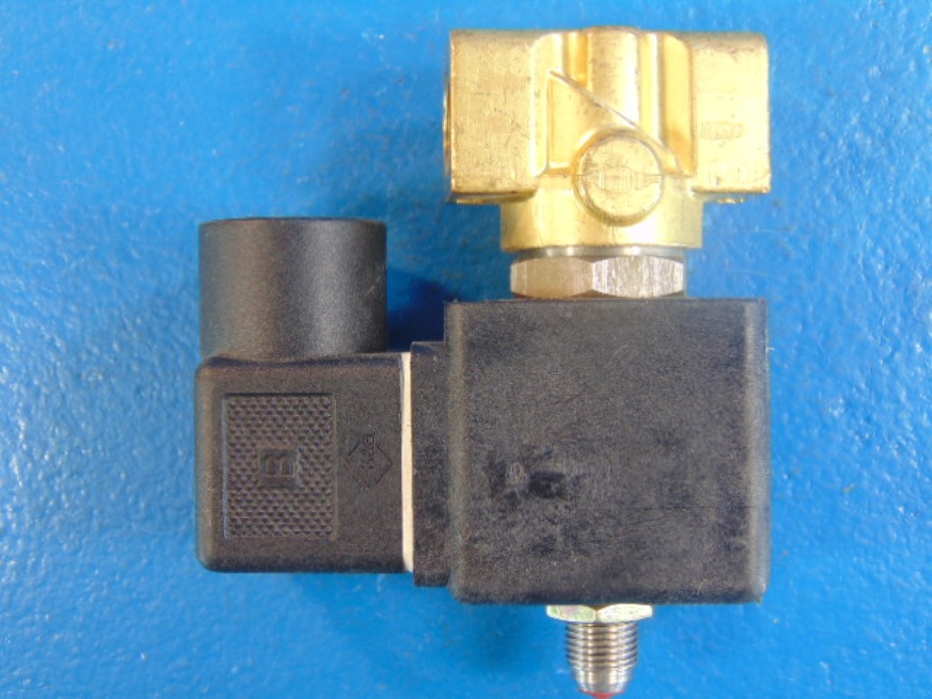 HONEYWELL SKINNER 7131KBN2JV00N0D4D2P3 1/4" SOLENOID VALVE 120V 491514P