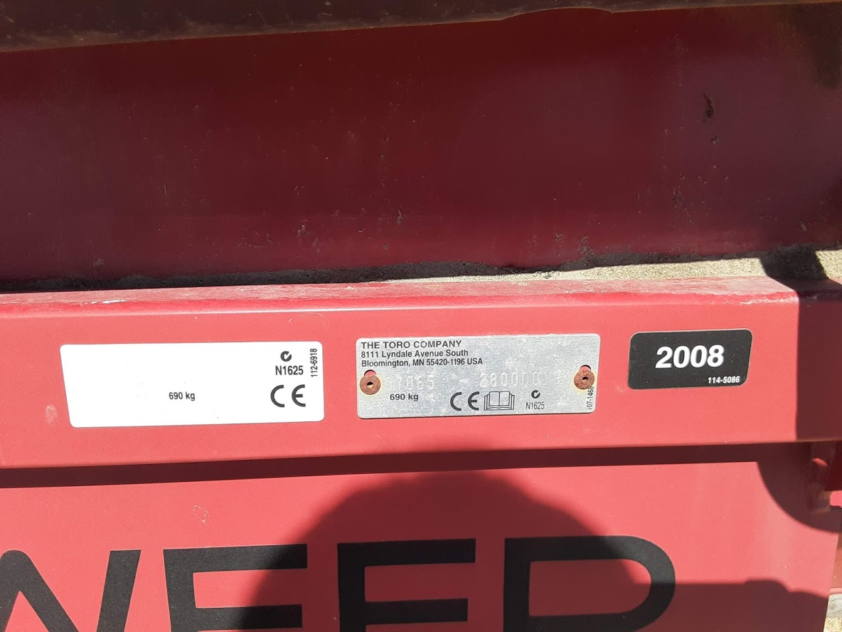 2008 Toro Pro Sweeper 5200 - Model #07065 - High-Performance Industrial Turf Sweeper