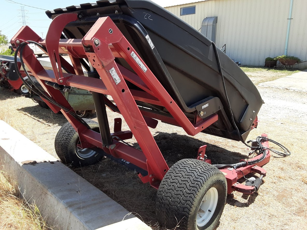 2008 Toro Pro Sweeper 5200 - Model #07065 - High-Performance Industrial Turf Sweeper