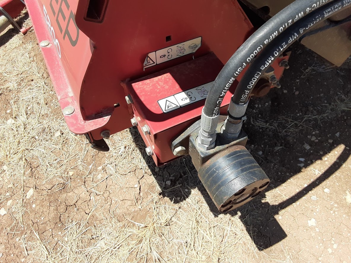 2008 Toro Pro Sweeper 5200 - Model #07065 - High-Performance Industrial Turf Sweeper