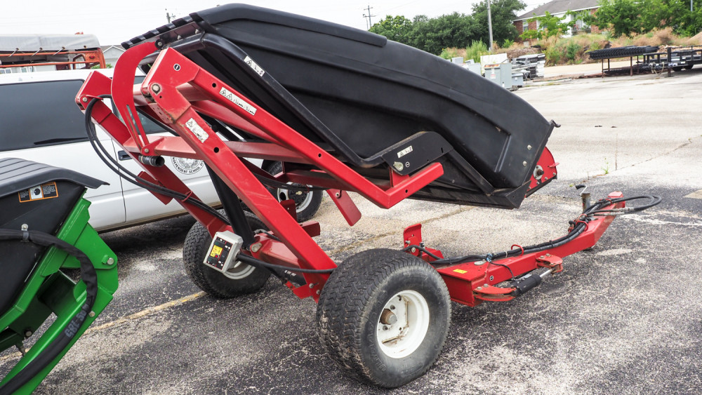 2008 Toro Pro Sweeper 5200 - Model #07065 - High-Performance Industrial Turf Sweeper