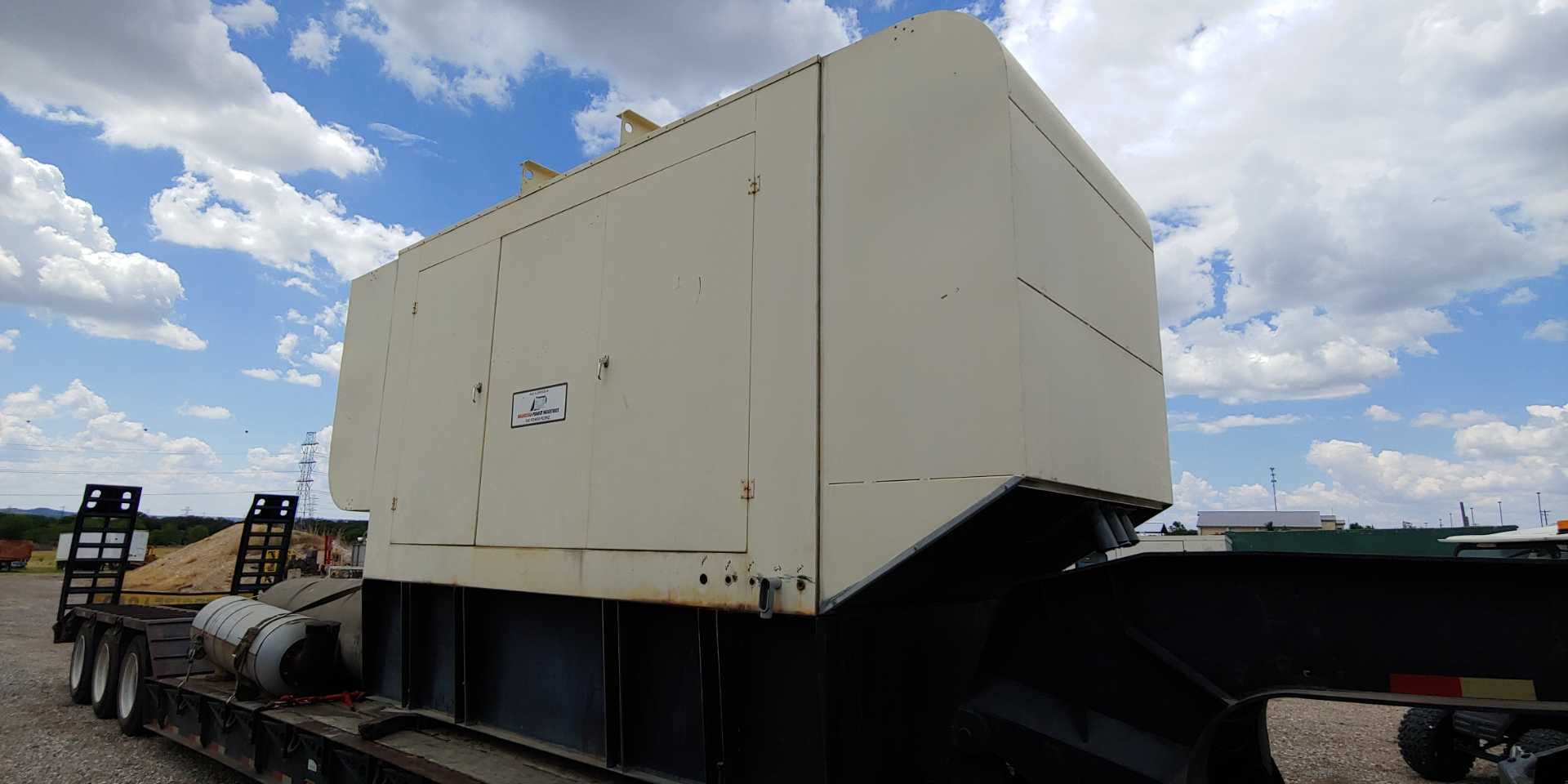 Kohler 500KW Diesel Generator 572RSL4024 / ES-19981 w/ storage tank