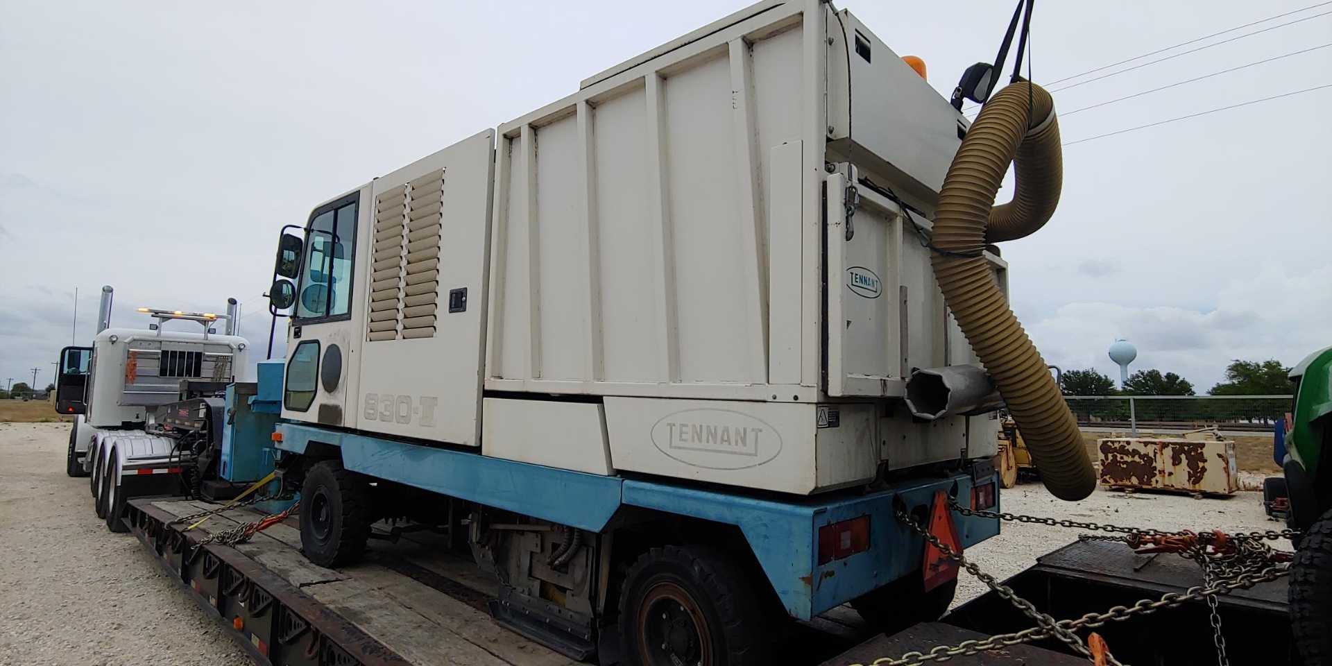 Tenant 830-I Industrial Sweeper - High-Performance Cleaning Equipment for Warehouses & Facilities
