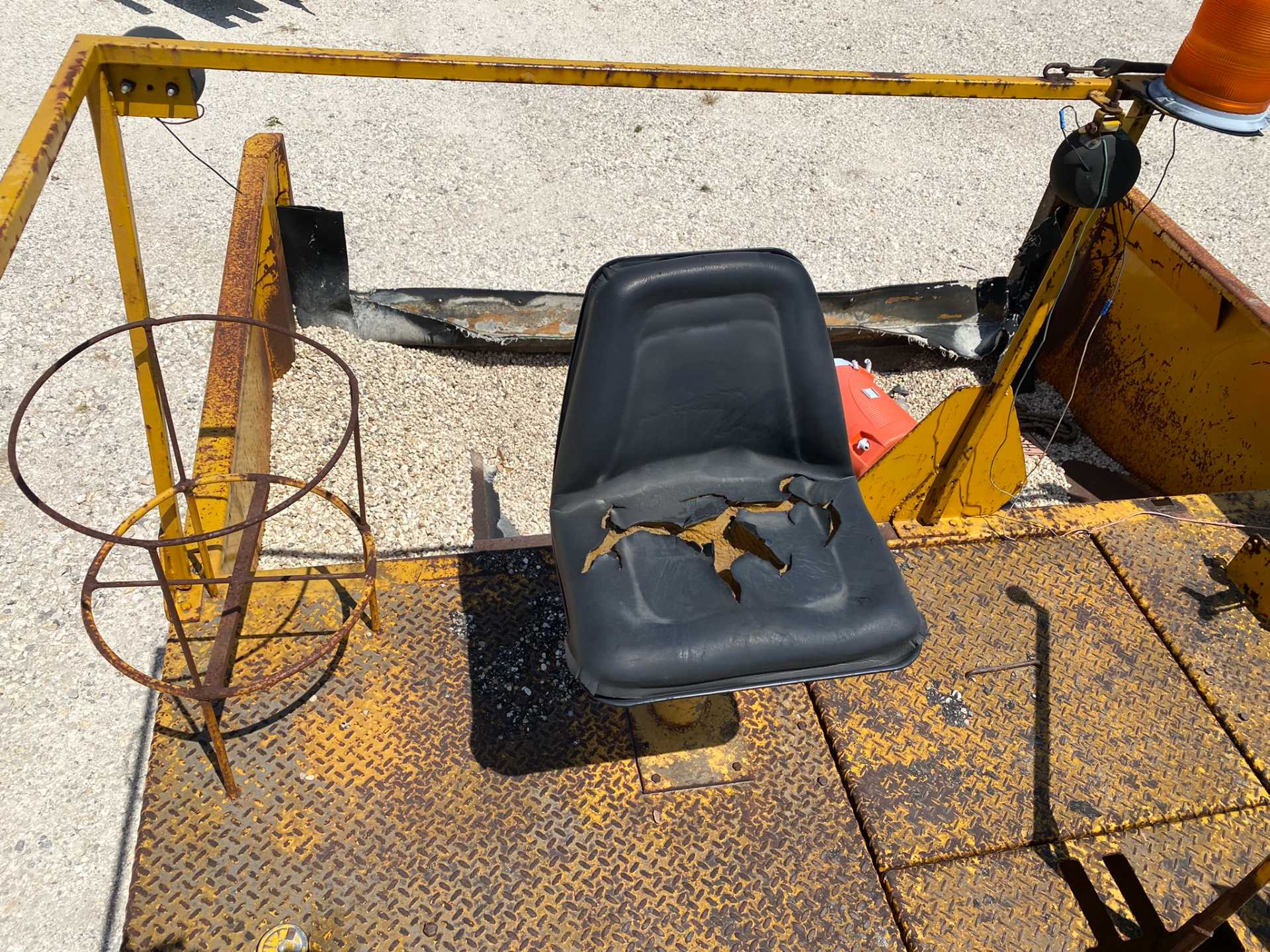 USED W.H. Manufacturing Spread King WH Chip Spreader w/hopper attachment 1385.2 Hours