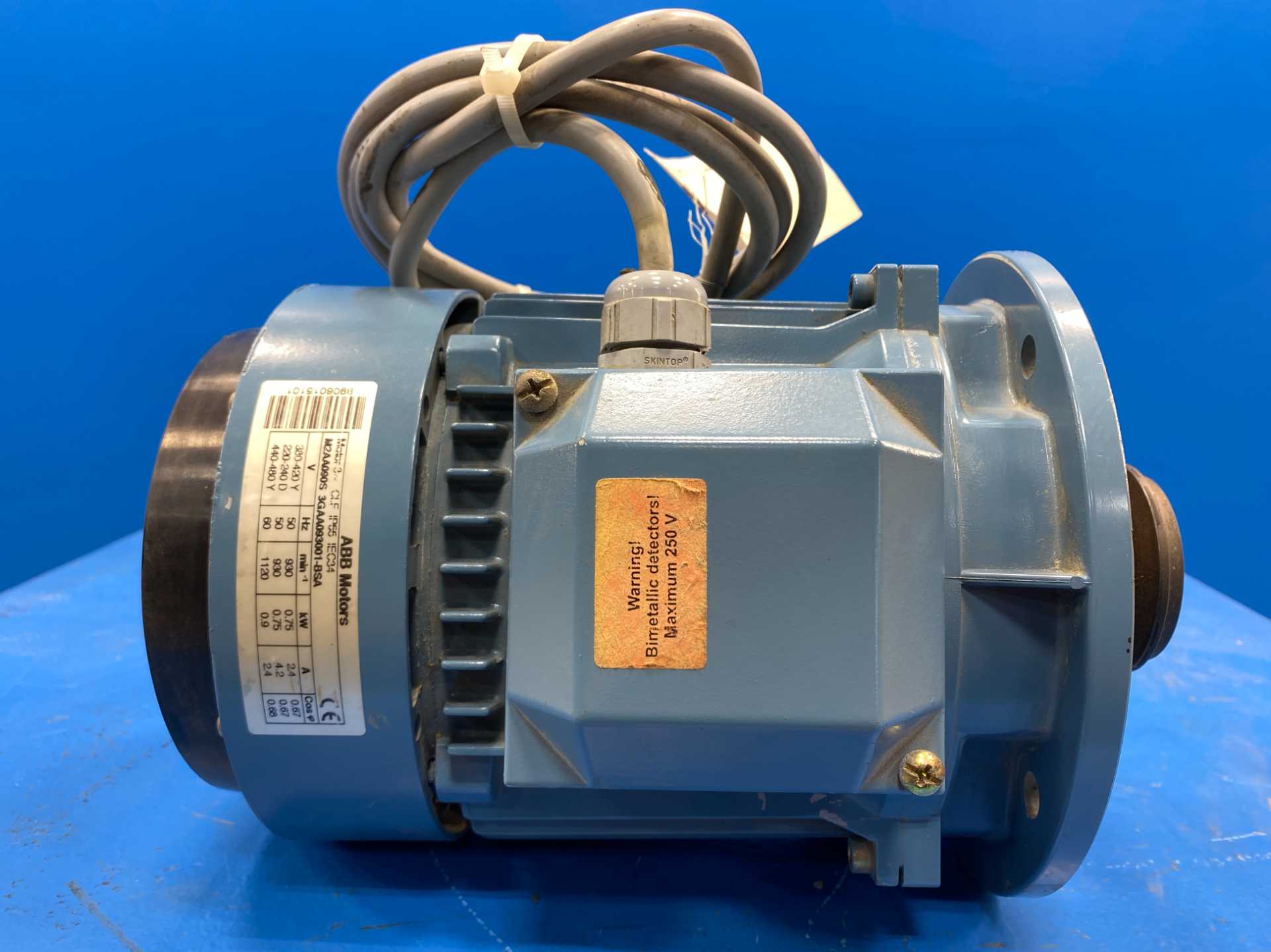 ABB Motor  M2000 M2AA090S 3GAA093001-BSA 