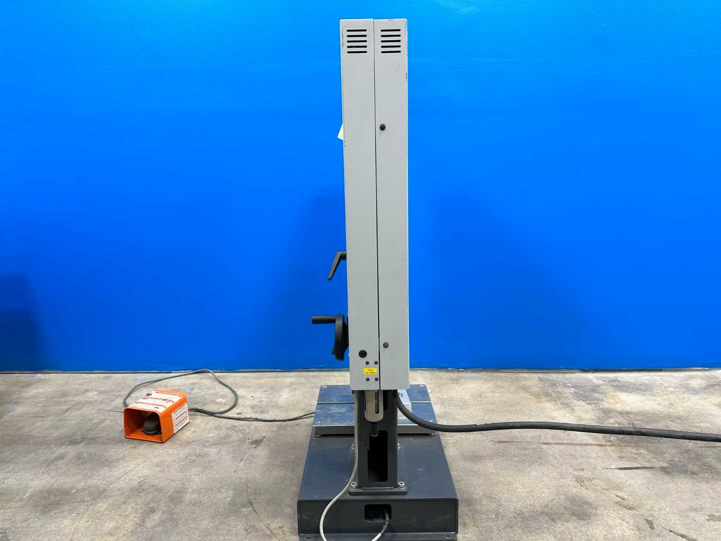 Sonobond IW20-1500 220VAC 8 AMPS Ultrasonics Plastic Welder Machine