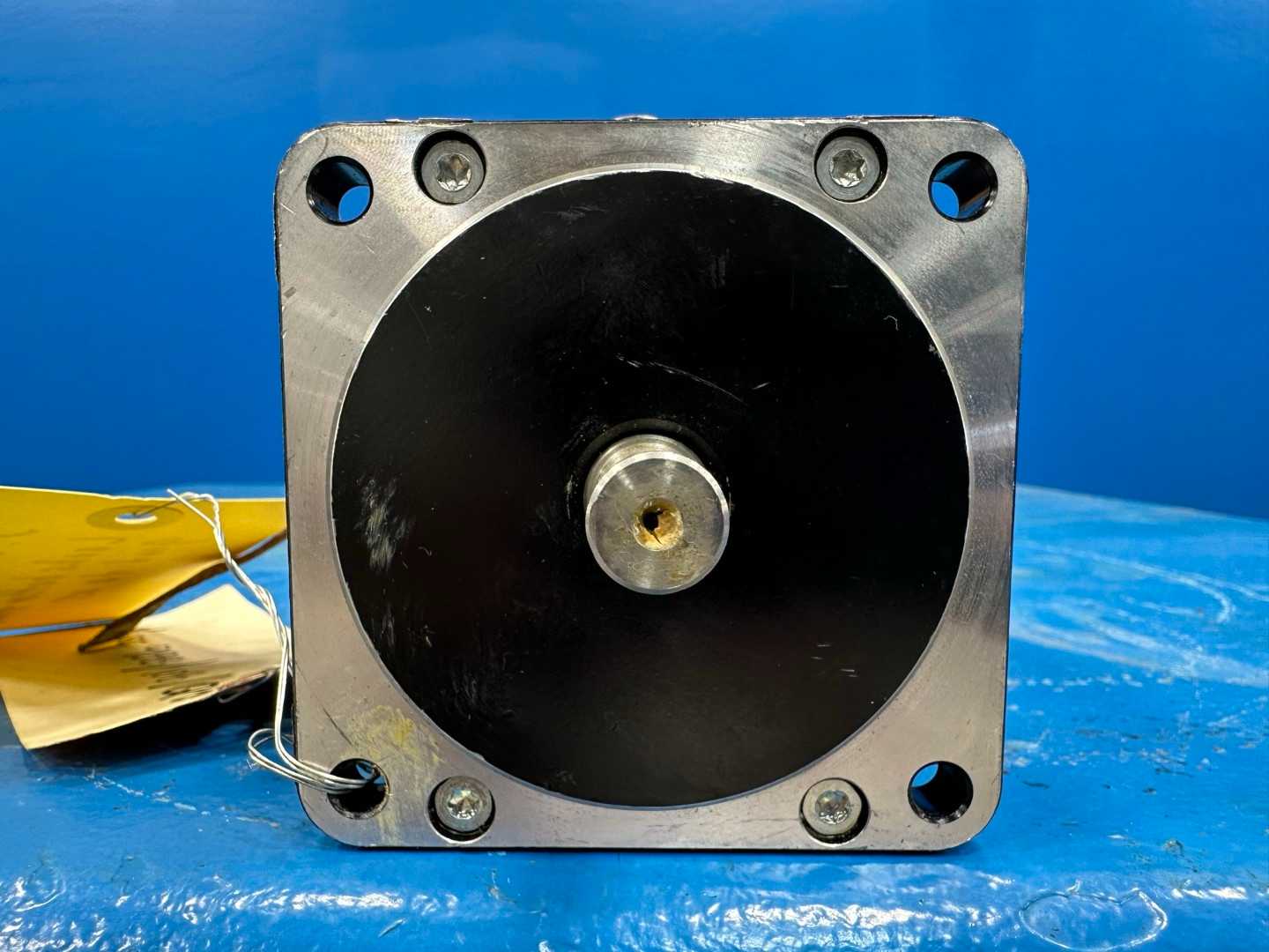 Schneider Electric Berger Lahr Inverter-Duty Motor VRDM3910 / 50LWCOO 1000 RPM