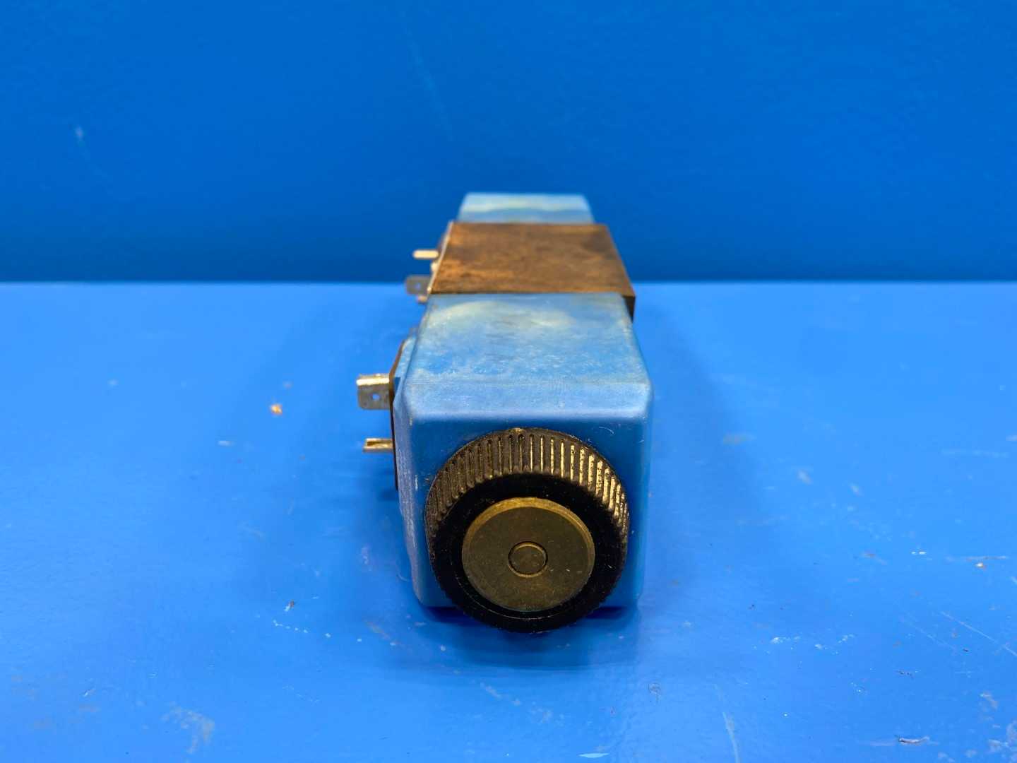 Vickers DG4V-3-2N-M-U-H7-60 Solenoid Valve