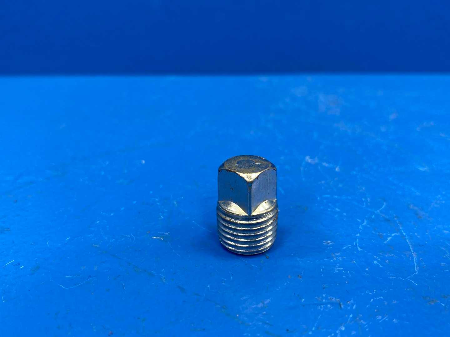 1/4" M-NPT 300 lb Zinc Merchant Steel Square Solid Pipe Plug (66671)