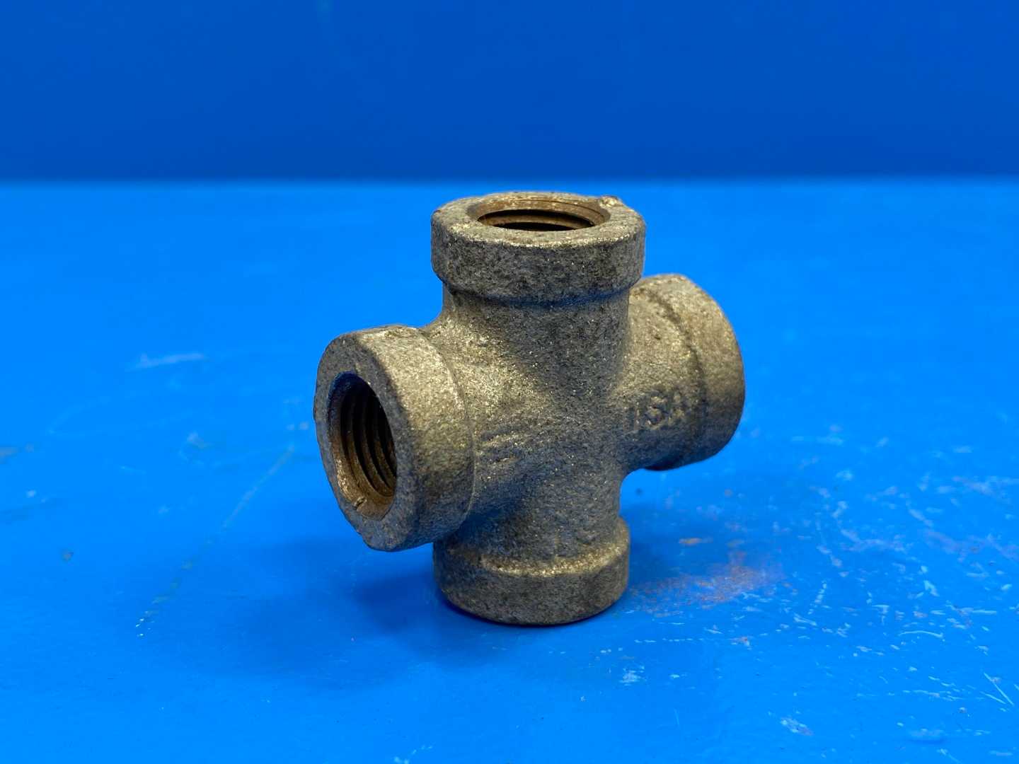 1/4" NPSC 150 lb. Galvanized Malleable Iron Pipe Cross (Domestic) (66977)