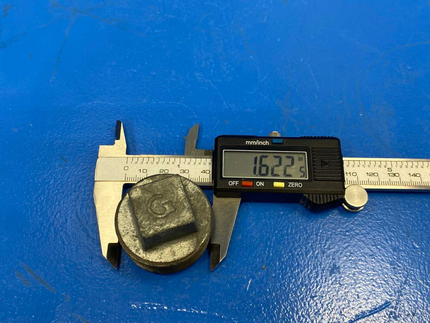 1-1/4" NPSC 300 lb Galvanized Cast Iron Square Solid Pipe Plug	(66676)