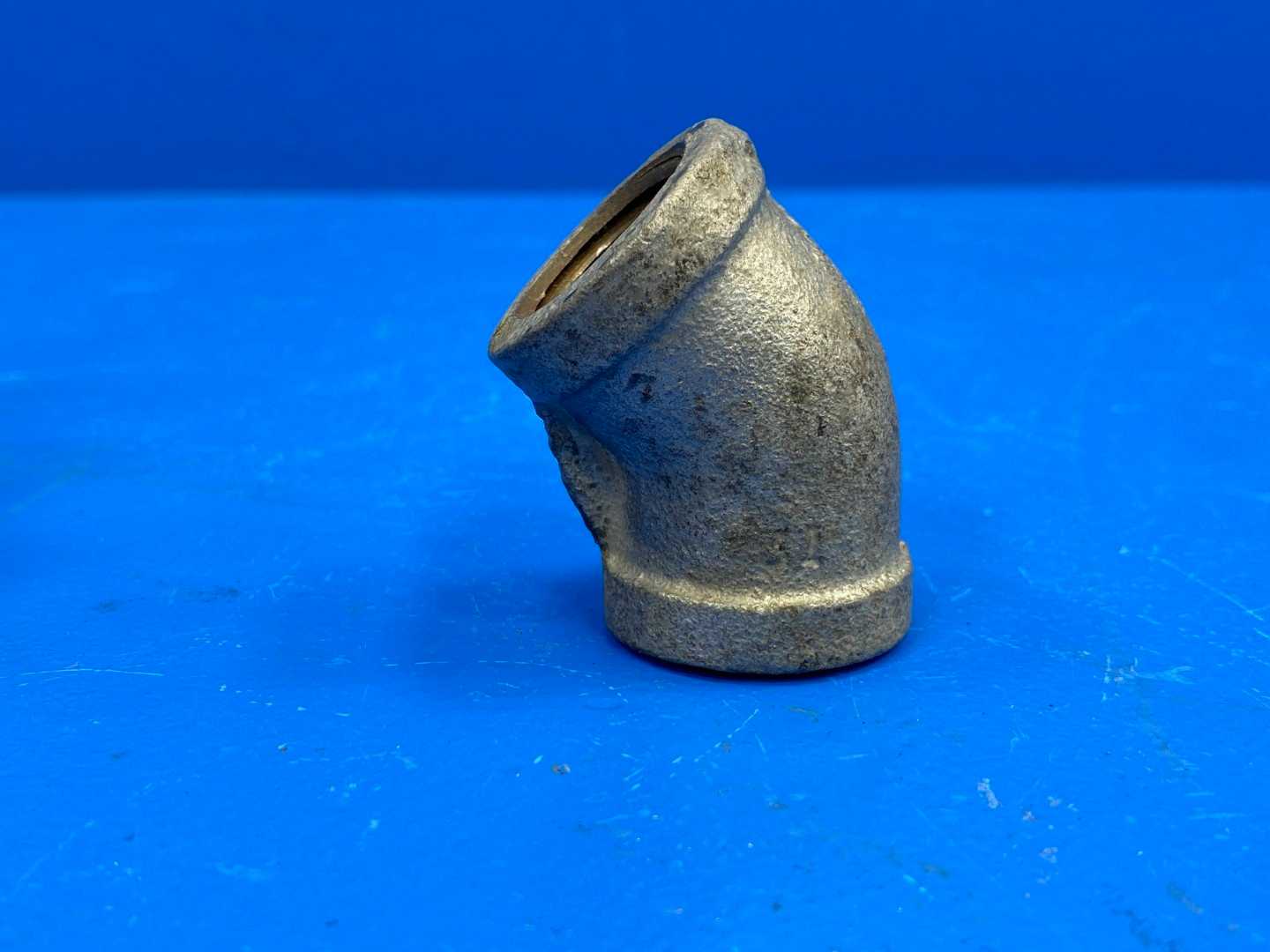 1/2" 45° 150 lb Galvanized Malleable Iron Pipe Elbow (Domestic) (66517)