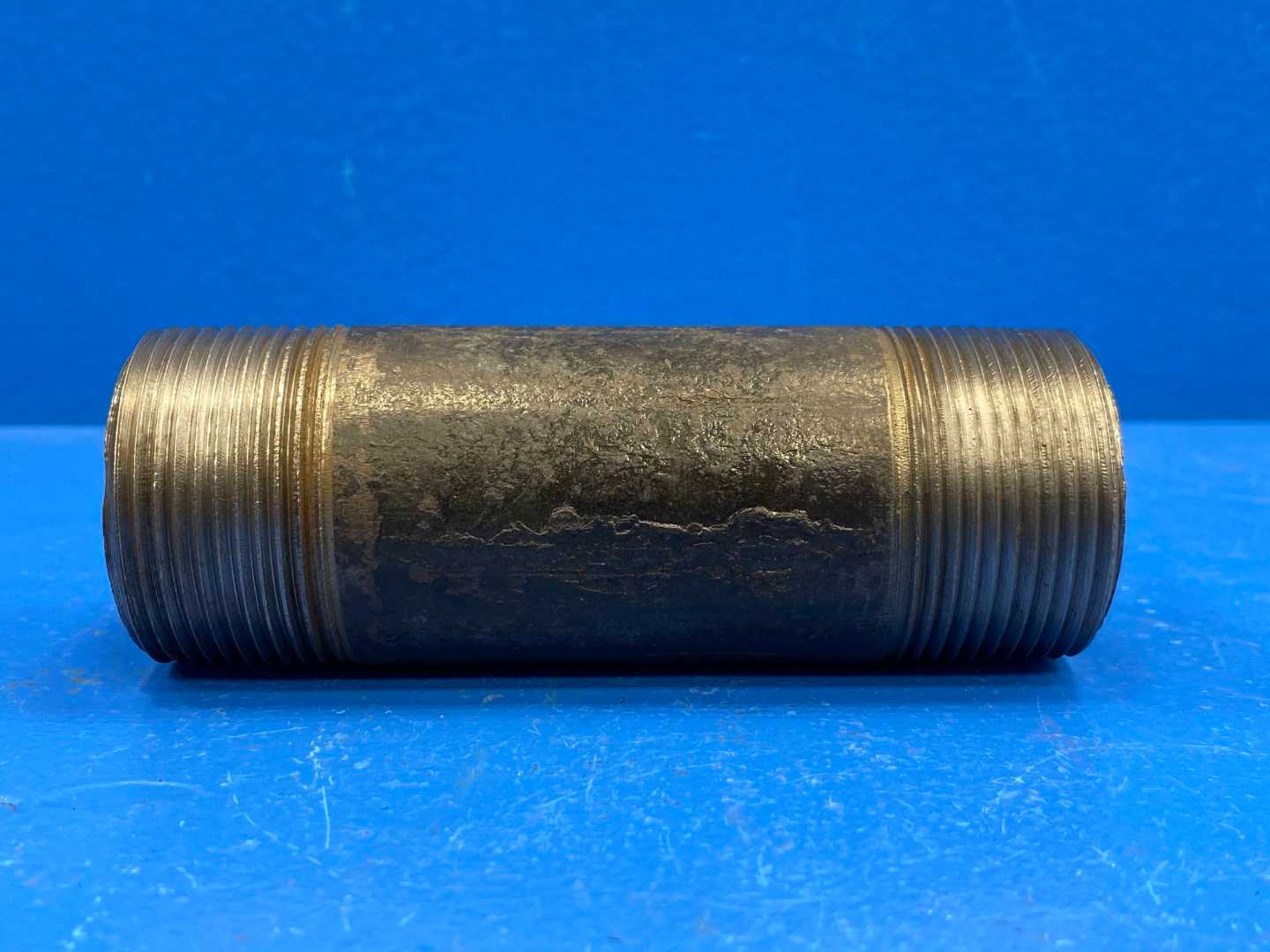 1-1/4" x 4-1/2" Sch 40 Black Steel Welded Pipe Nipple (Made in USA) (4666465)
