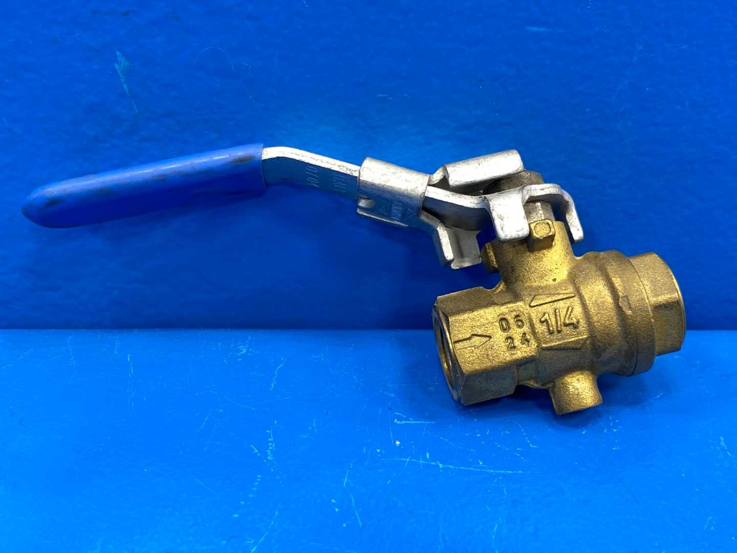 1/4" F-NPTxF-NPT Vented Exhaust w/ Lockable Handle Rub s93 Ball Valve (0427041)