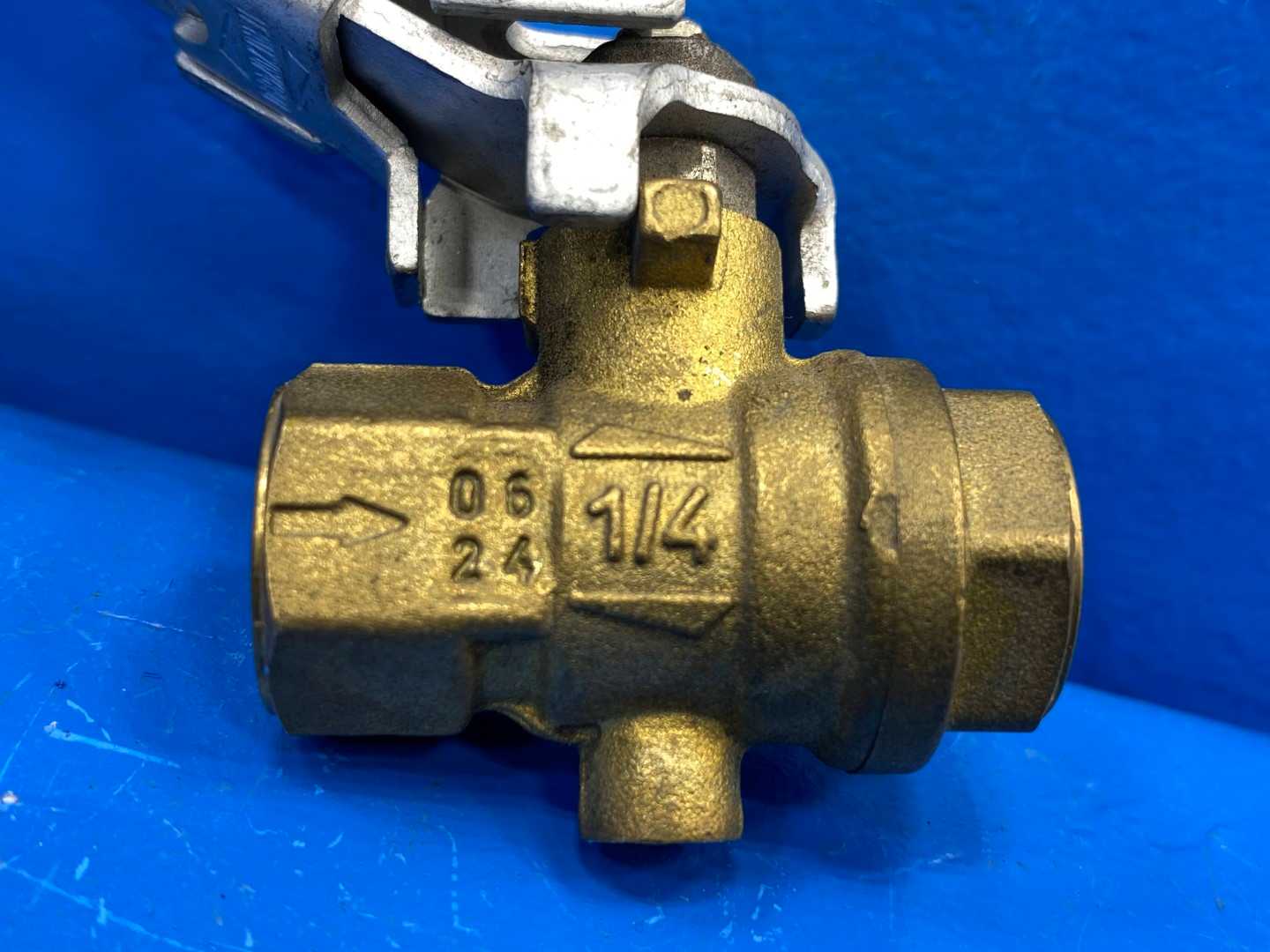 1/4" F-NPTxF-NPT Vented Exhaust w/ Lockable Handle Rub s93 Ball Valve (0427041)