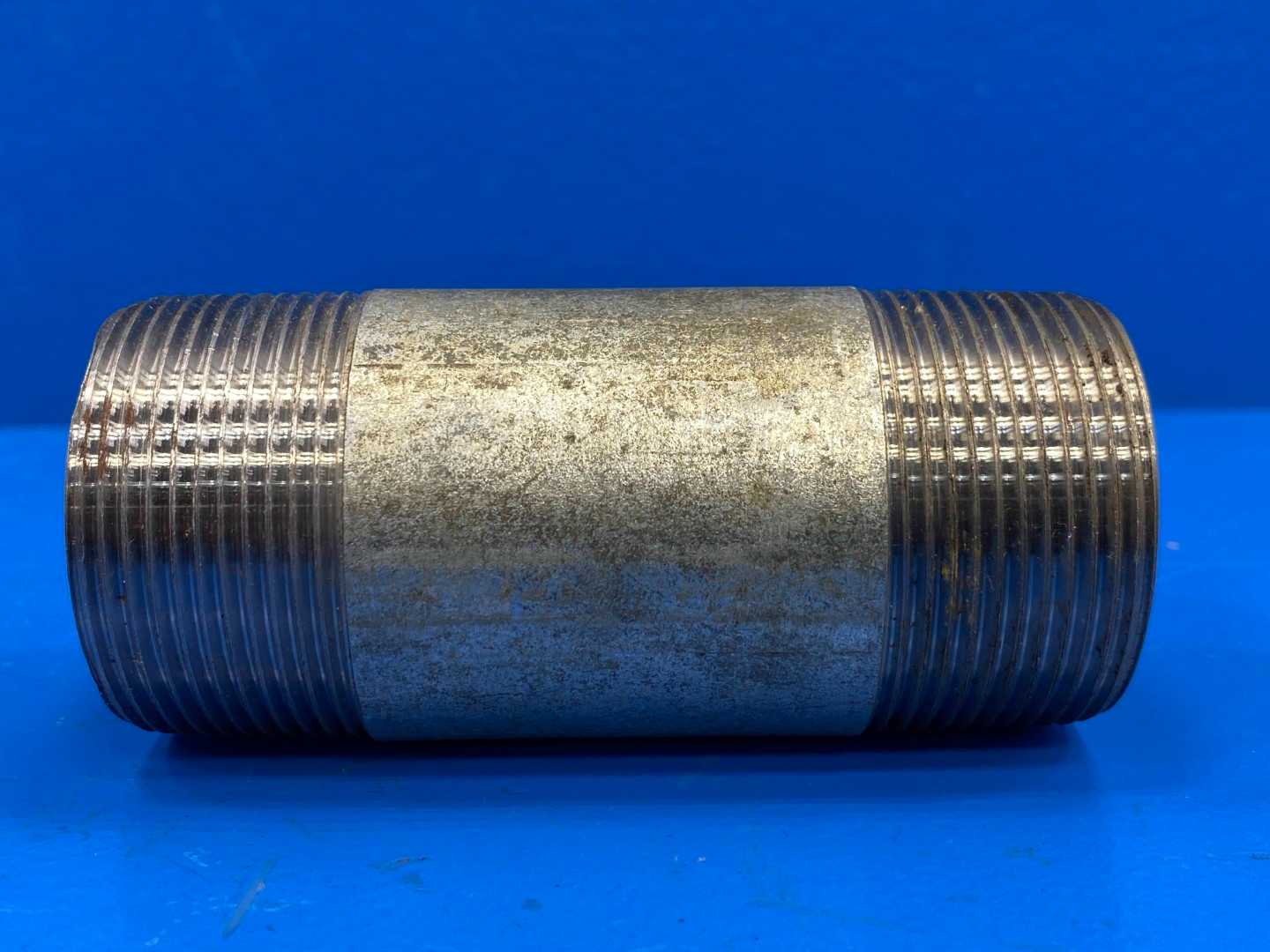 1-1/2" x 4" Schedule 40 Galvanized Steel Welded Pipe Nipple (66773)