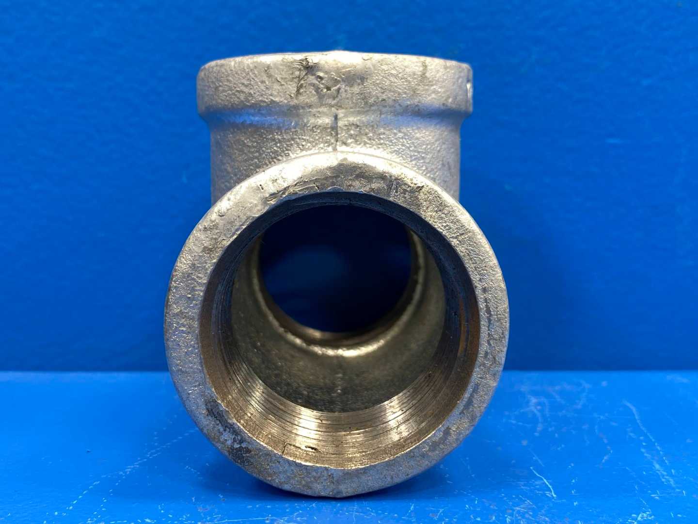 1-1/2" F-NPT 150 lb. Galvanized Malleable Iron Pipe Tee (466617)