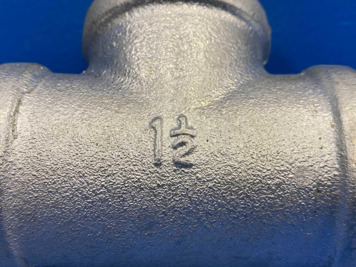 1-1/2" F-NPT 150 lb. Galvanized Malleable Iron Pipe Tee (466617)