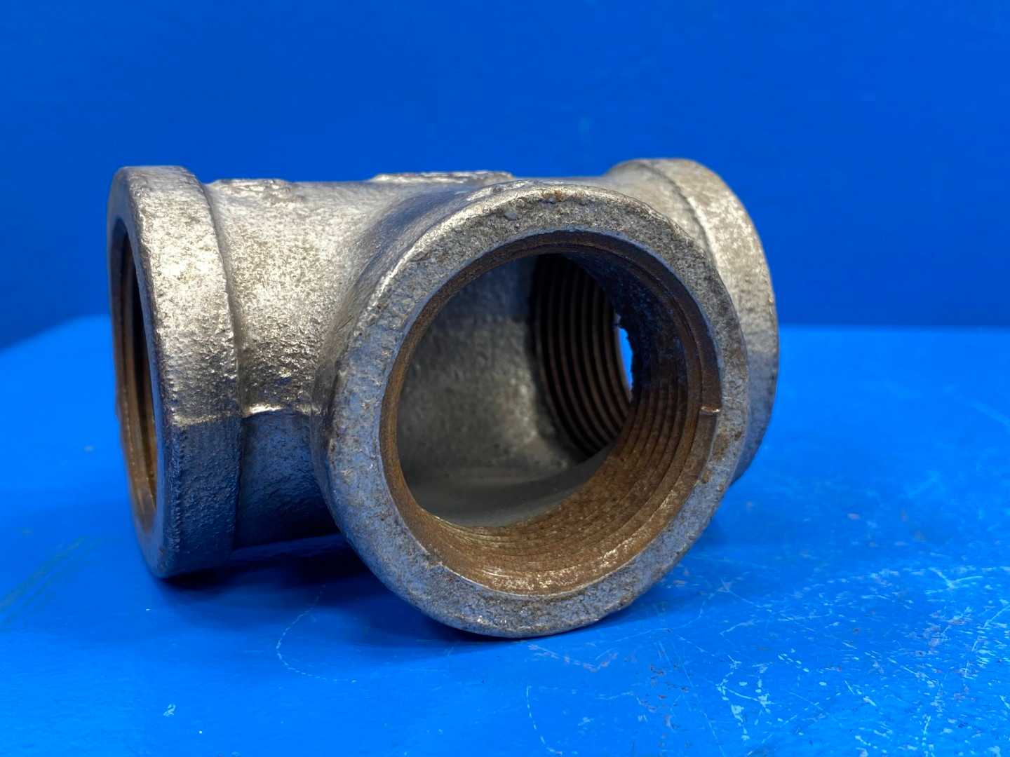 1-1/4" F-NPT 150 lb Galvanized Malleable Iron Pipe Tee (466616)