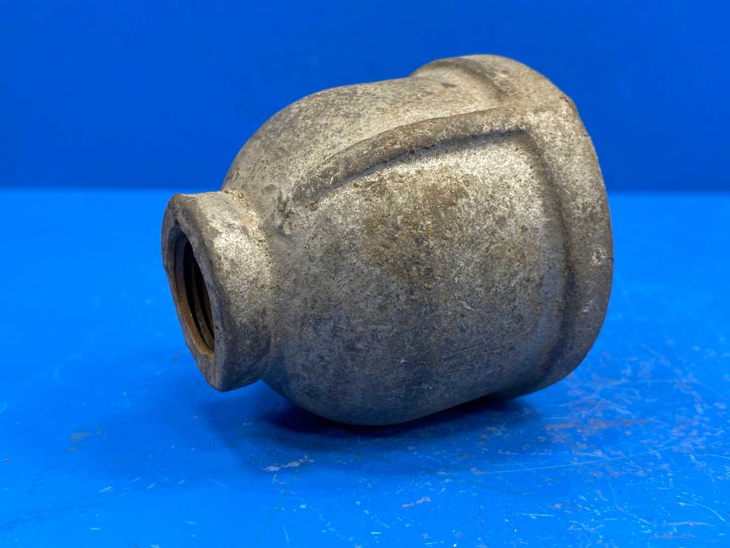 1-1/2" x 1/2" 150 lb Galvanized Malleable Iron Reducer Pipe Coupling (466633)