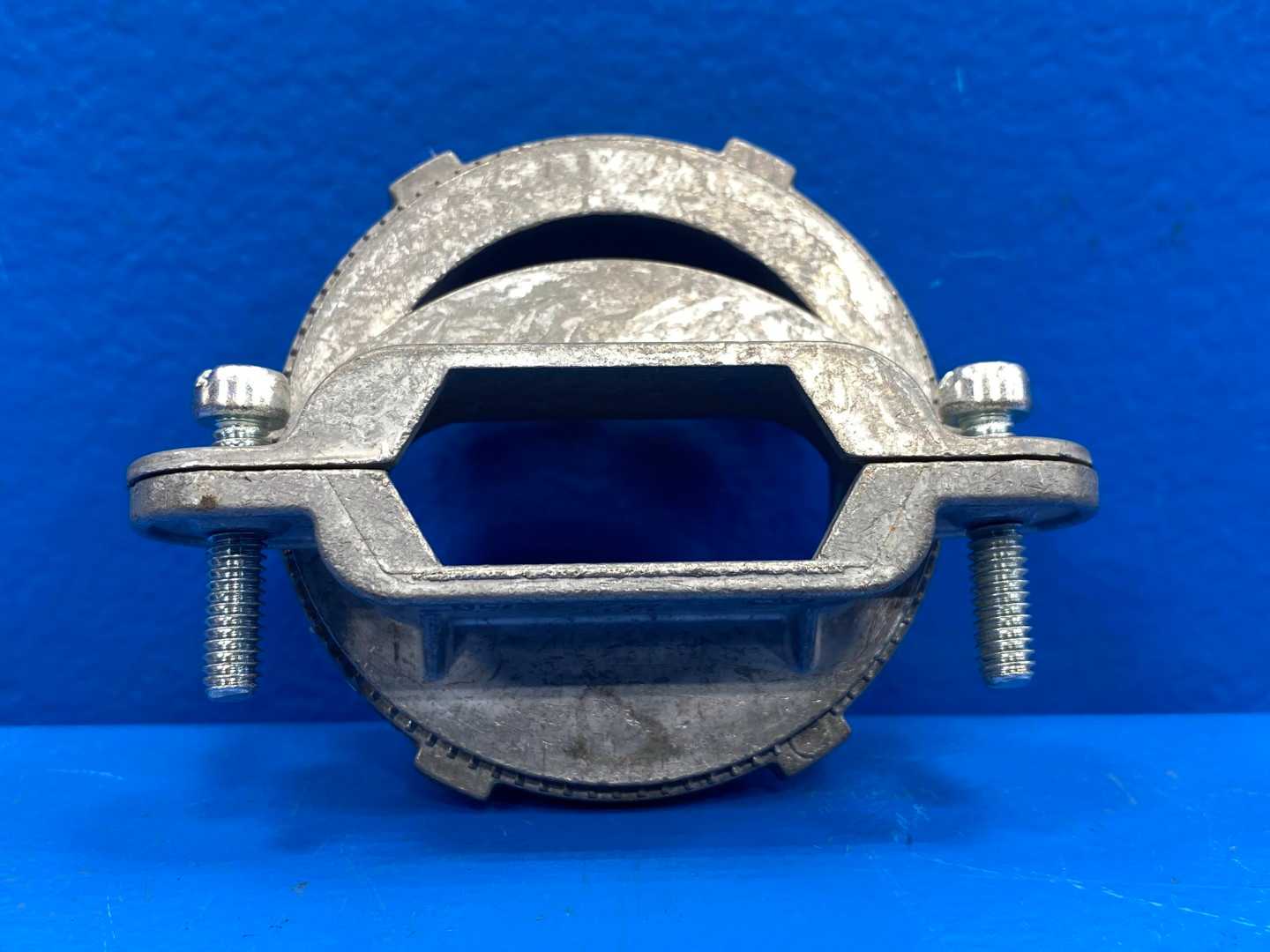 2" Non-Metallic Zinc Clamp Connector (05120) Halexco)