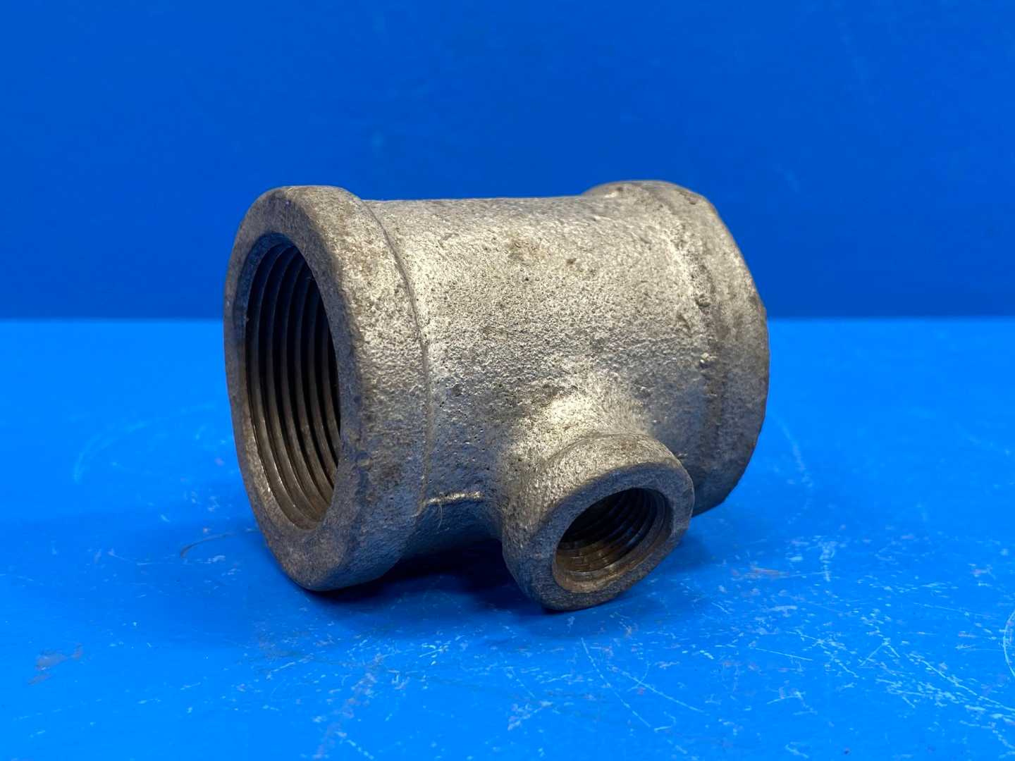 1-1/4" x 1-1/4" x 3/8" NPSC 150 lb Galv Mal Iron Reducing Pipe Tee (Dom) (66907)