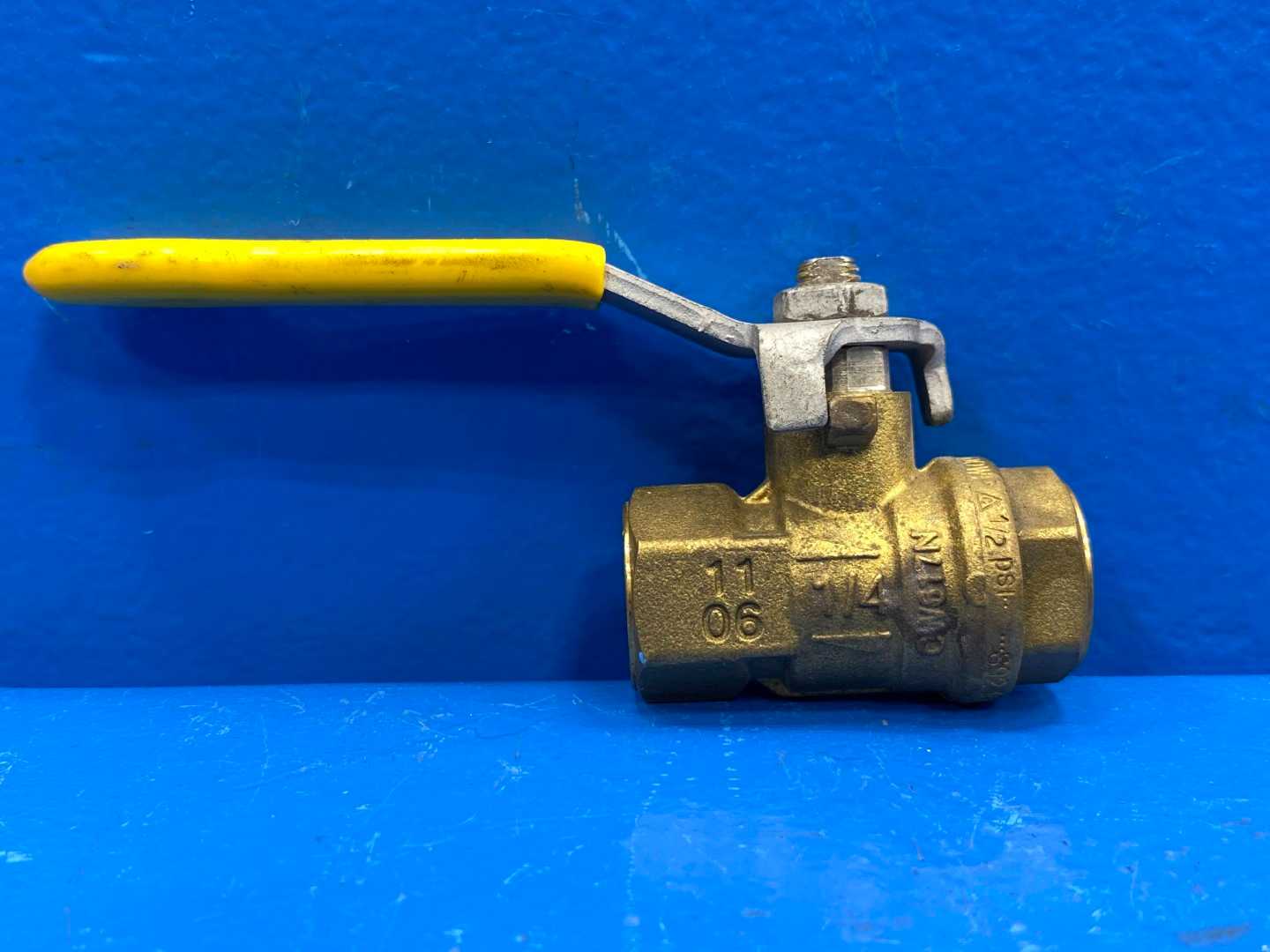 1/4" BSPP female X female Brass Lever Full Port Ball Valve (4212640)