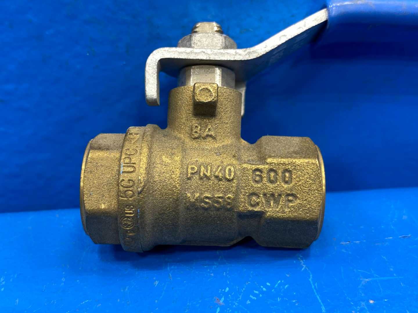 3/8" F-NPTxF-NPT Brass Ball Valve w/ Lockable Lever Handle (0427118)