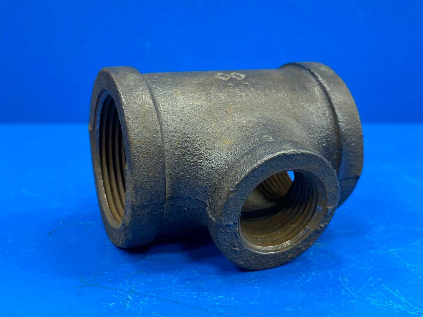 1-1/4" x 1-1/4" x 3/4" F-NPT 150 lb Black Malleable Iron Reducing Tee (466381)