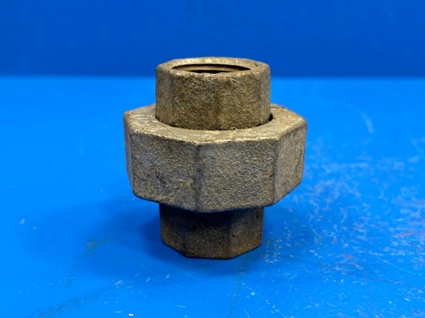 1/2" 150 lb Galvanized Malleable Iron (Brass to Iron Seat) Pipe Union (466643)