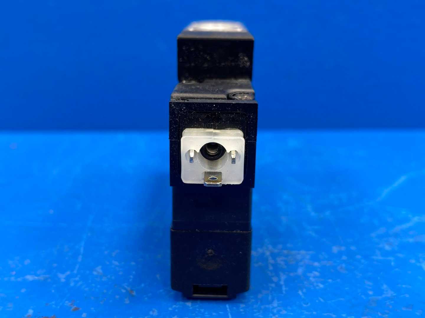 FESTO 161341 Magnetventil (Air) Solenoid Valve CPE18-M1H-3GL-1/4