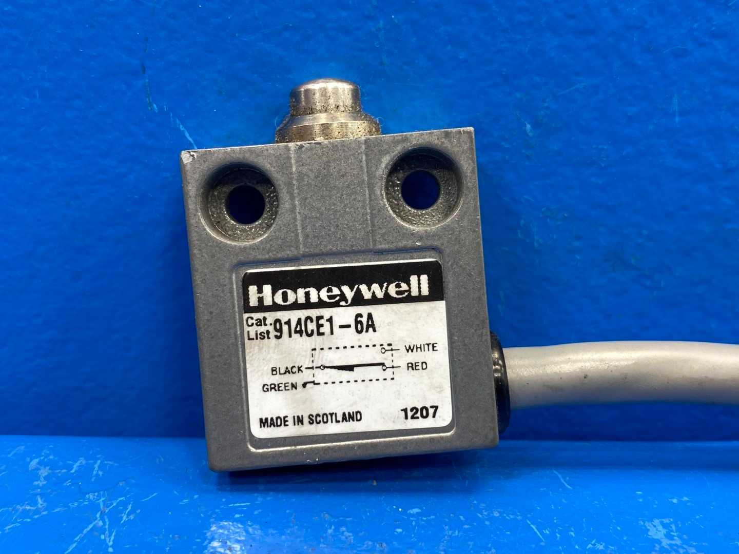 HONEYWELL S&C 914CE1-6A Limit Switch, TOP Roller Plunger